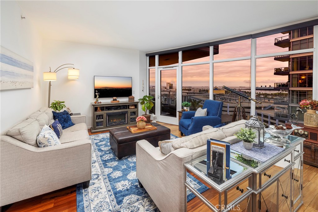 400 W Ocean Boulevard 902