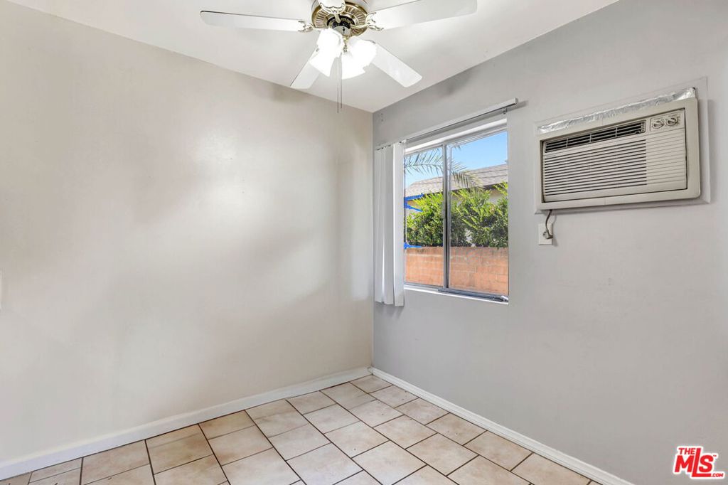 Properties 2 1135 E Elk Avenue 3