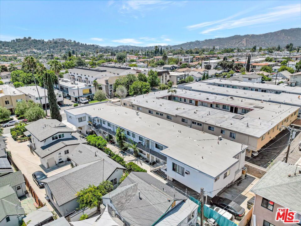 Move-in ready and perfectly located, this updated one-bedroom, one-bathroom apartment offers the ideal Glendale lifestyle. The unit features abundant natural light, solid-surface floors with no carpet, and an open layout. The kitchen has been updated with granite countertops and white cabinetry. The bathroom has also been updated. Just steps from The Americana at Brand and Glendale Galleria, this apartment delivers unbeatable walkability, nice upgrades, and everyday convenience.