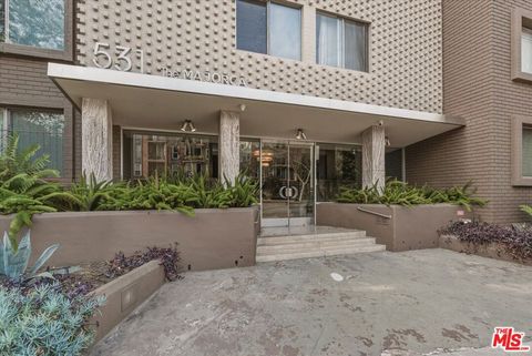 Photo of 531 N Rossmore Avenue #301, Los Angeles, CA 90004 (MLS # 26643123)