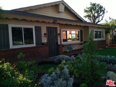 Photo of 2553 Pine Avenue, Long Beach, CA 90806 (MLS # 23300847)