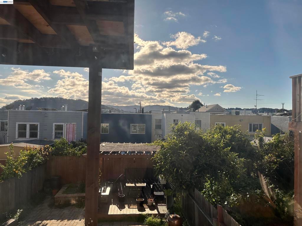 1423 Quesada Ave