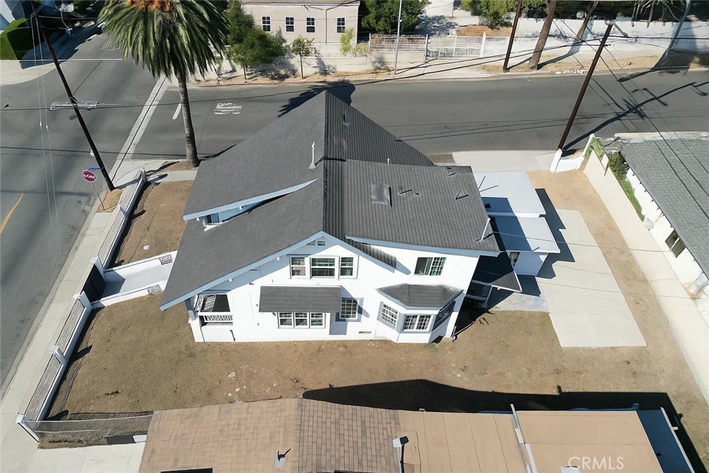 152 N Benton Way