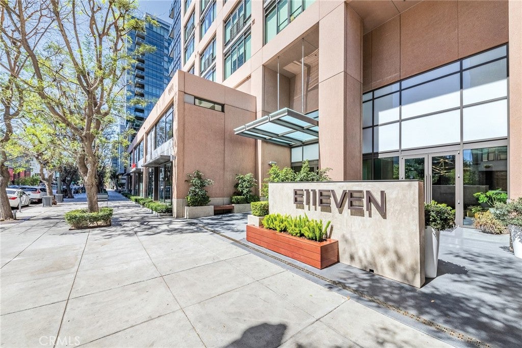 1111 S Grand Avenue 518