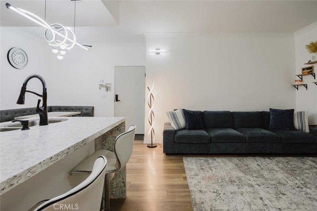 10943 Laurel Canyon 14