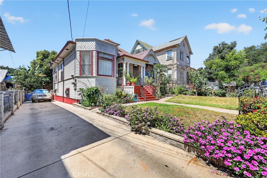 1664 W 12th