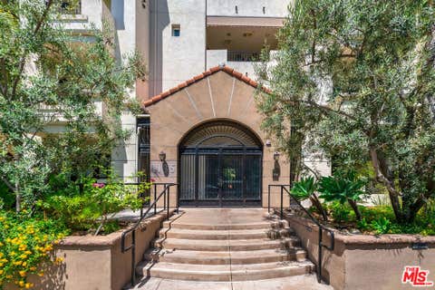 Photo of 1135 Rexford Drive #403, Los Angeles, CA 90035 (MLS # 26900425)
