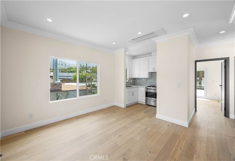 Photo of 828 E Olive Avenue, Burbank, CA 91501 (MLS # GD26074766)