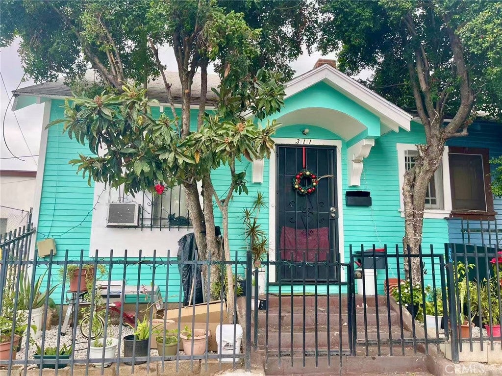305 S Mott
