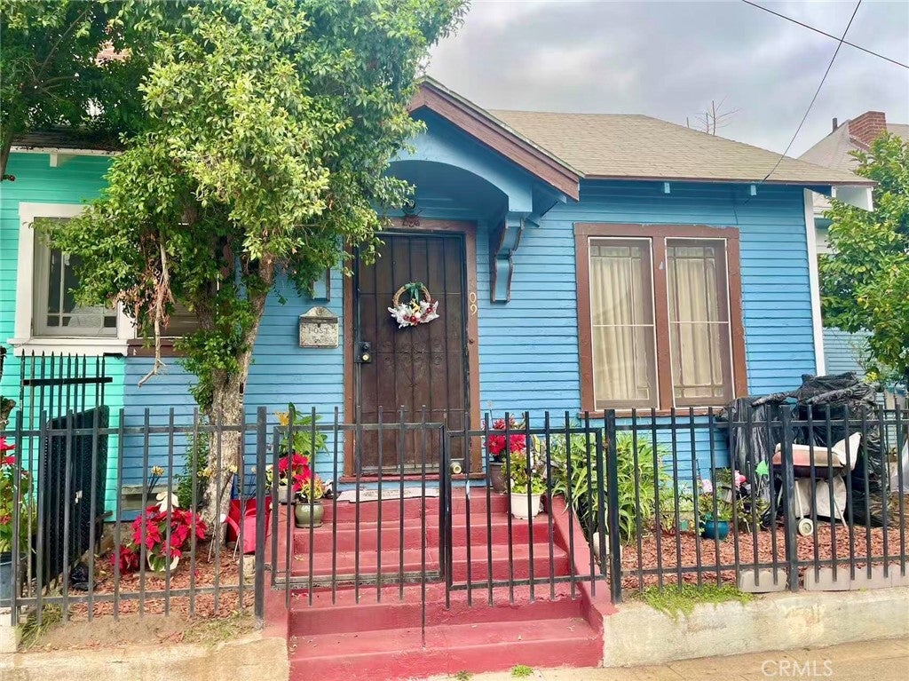 305 S Mott