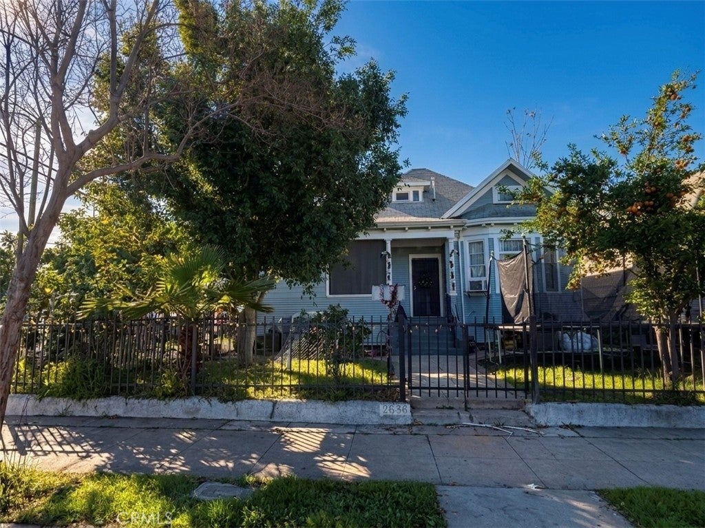 305 S Mott