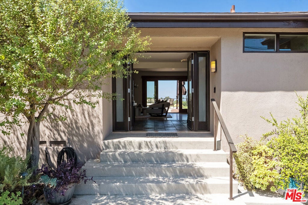 3711 Beverly Ridge Drive, Los Angeles CA 91423