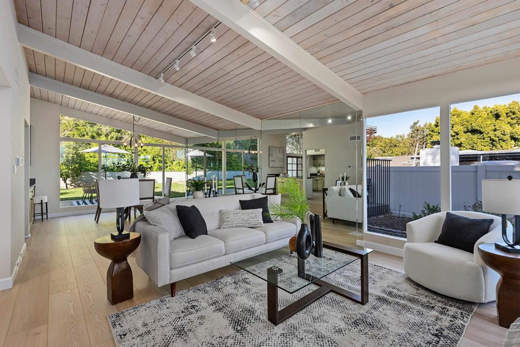 5145 San Aquario Dr