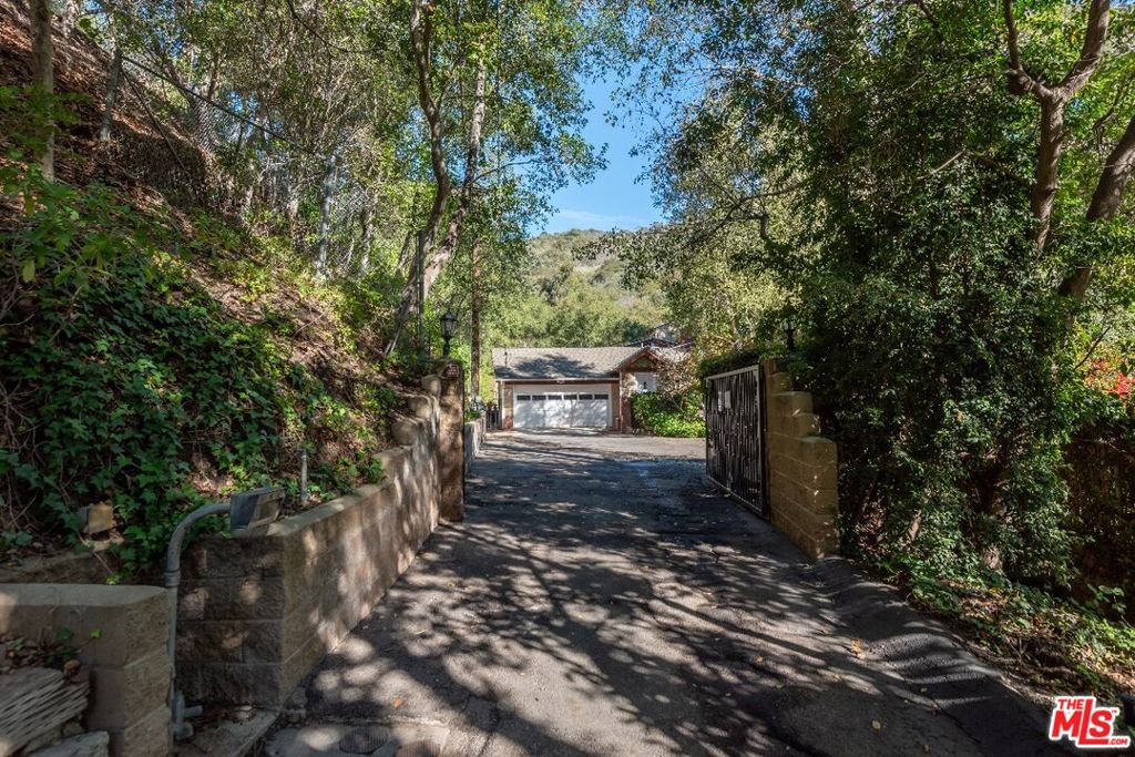1702 Crater Lane