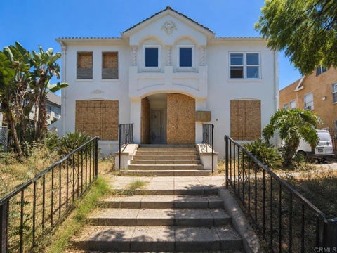 Photo of 144 S Kenmore Avenue, Los Angeles, CA 90004 (MLS # NDP2608150)