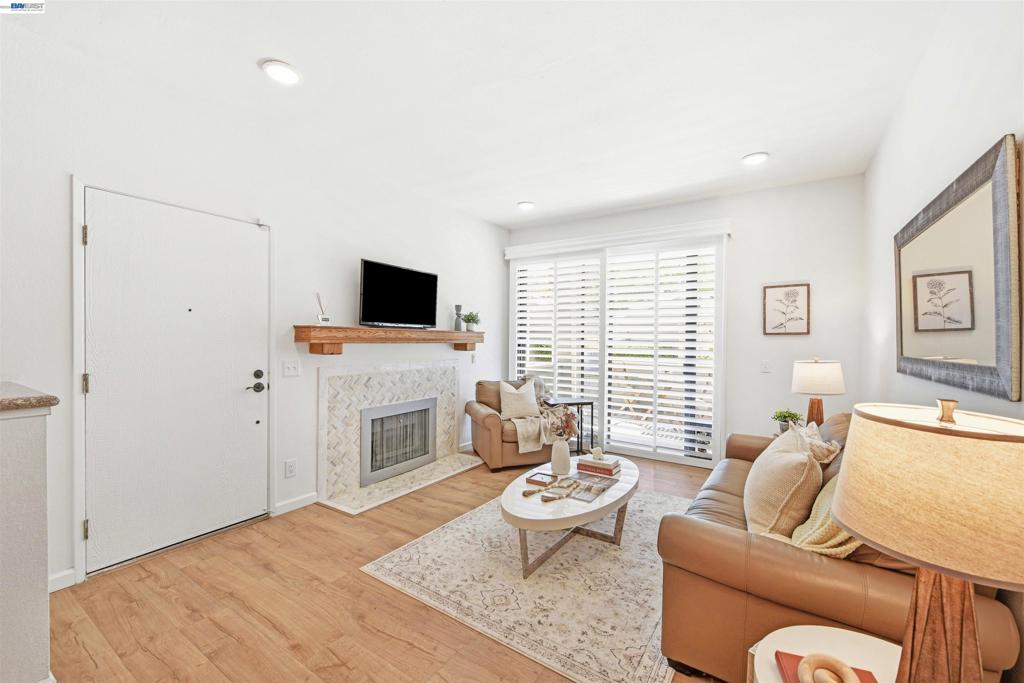 3655 Birchwood Ter 112