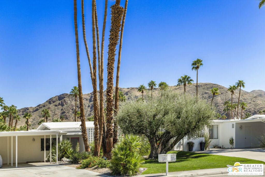 Photo of 2362 S Sierra Madre, Palm Springs, CA 92264 (MLS # 25588603PS)