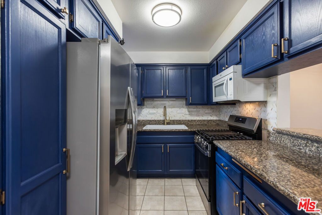 Photo of 15215 Magnolia Boulevard #131, Sherman Oaks, CA 91403 (MLS # 25592739)