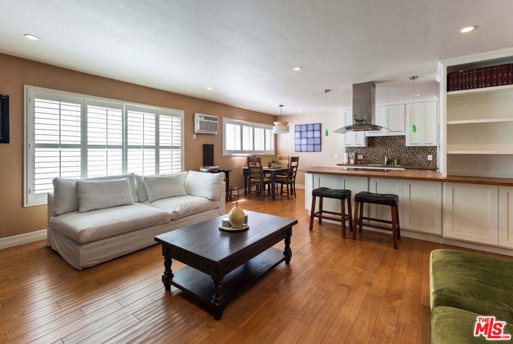 960 Larrabee Street 124, West Hollywood CA 90069