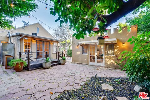 Photo of 8838 Rosewood Avenue, West Hollywood, CA 90048 (MLS # 26633547)