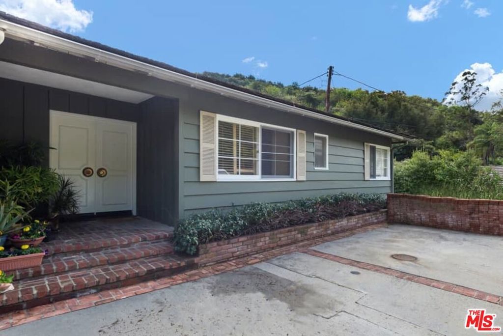 Photo of 3480 MANDEVILLE CANYON Road, Los Angeles, CA 90049 (MLS # 25577033)