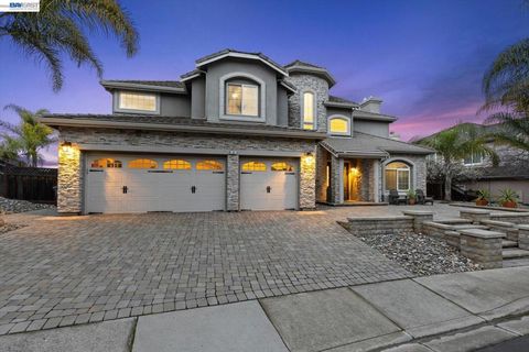 Photo of 4 4 Majestic Oak Ct Ct, San Ramon, CA 94583 (MLS # 41125944)