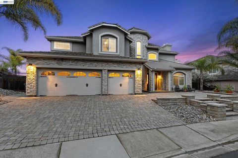 Photo of 4 4 Majestic Oak Ct Ct, San Ramon, CA 94583 (MLS # 41125944)