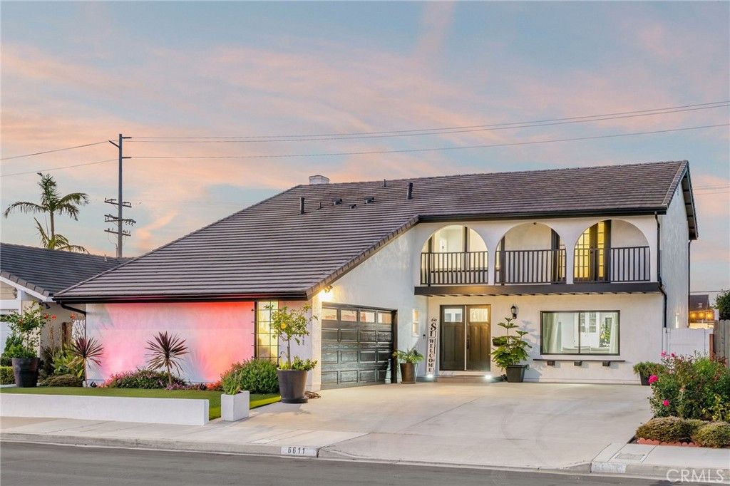 Photo of 6611 Crista Palma Dr, Huntington Beach, CA 92647 (MLS # OC25235397)