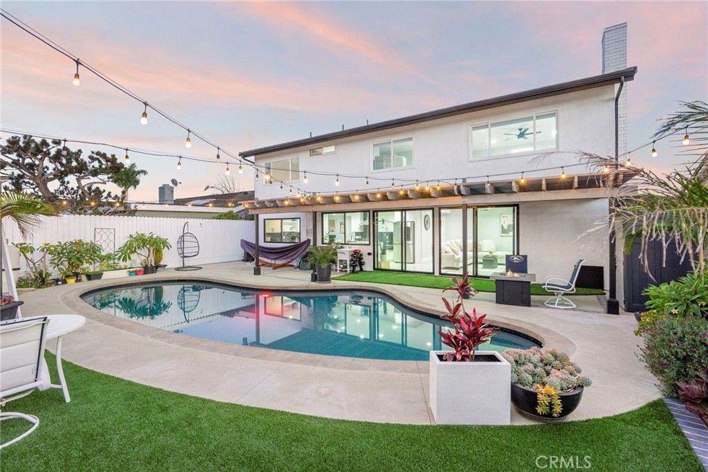 Photo of 6611 Crista Palma Dr, Huntington Beach, CA 92647 (MLS # OC25235397)