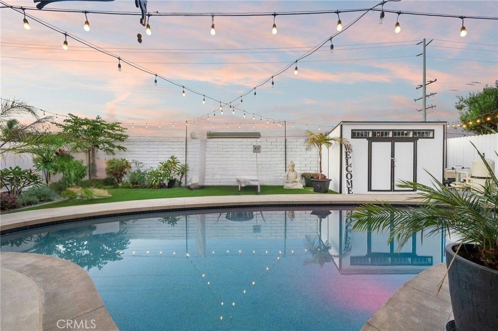 Photo of 6611 Crista Palma Dr, Huntington Beach, CA 92647 (MLS # OC25235397)