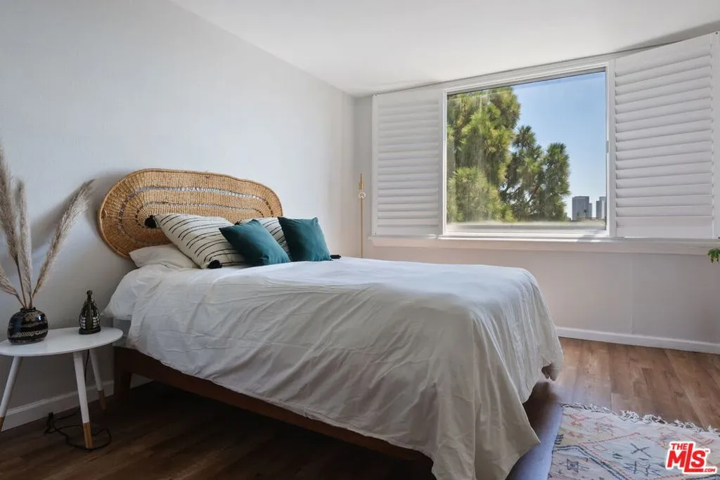 Los Angeles, California 90057, United States, 1 Bedroom Bedrooms, ,1 BathroomBathrooms,Residential,Active,226869