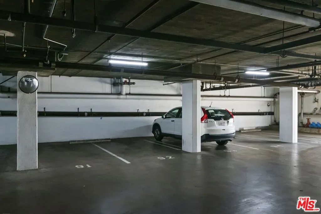 Los Angeles, California 90057, United States, 1 Bedroom Bedrooms, ,1 BathroomBathrooms,Residential,Active,226869