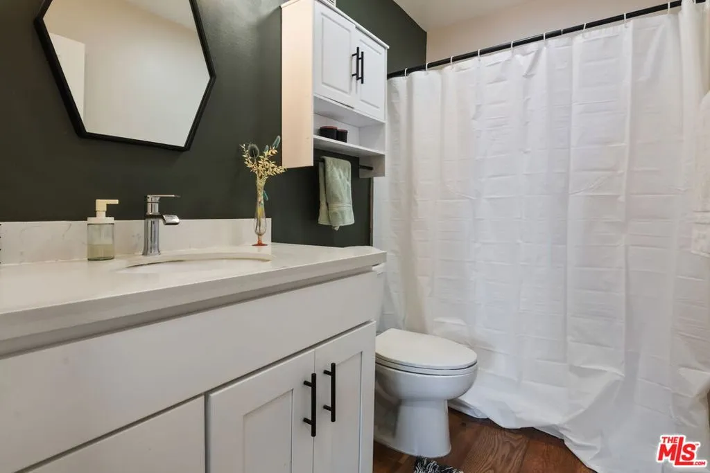 Los Angeles, California 90057, United States, 1 Bedroom Bedrooms, ,1 BathroomBathrooms,Residential,Active,226869