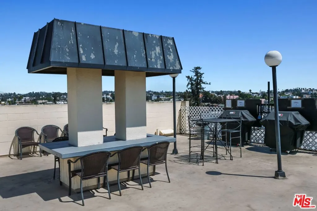 Los Angeles, California 90057, United States, 1 Bedroom Bedrooms, ,1 BathroomBathrooms,Residential,Active,226869