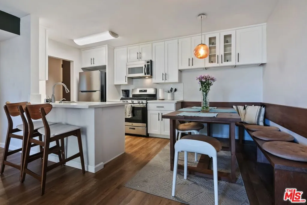 Los Angeles, California 90057, United States, 1 Bedroom Bedrooms, ,1 BathroomBathrooms,Residential,Active,226869