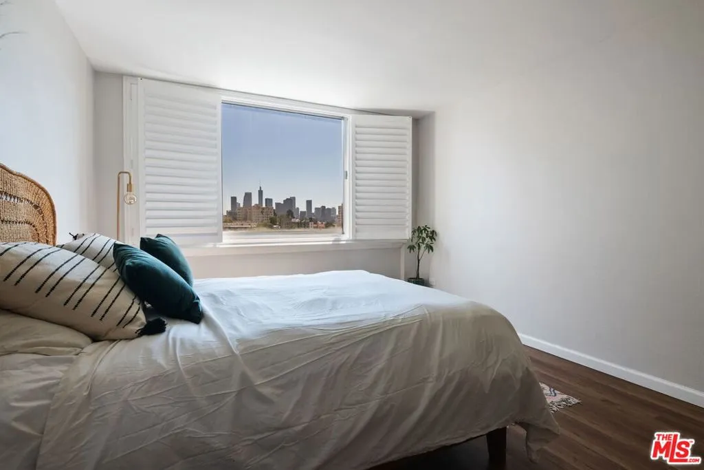 Los Angeles, California 90057, United States, 1 Bedroom Bedrooms, ,1 BathroomBathrooms,Residential,Active,226869