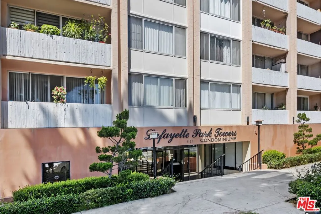 Los Angeles, California 90057, United States, 1 Bedroom Bedrooms, ,1 BathroomBathrooms,Residential,Active,226869