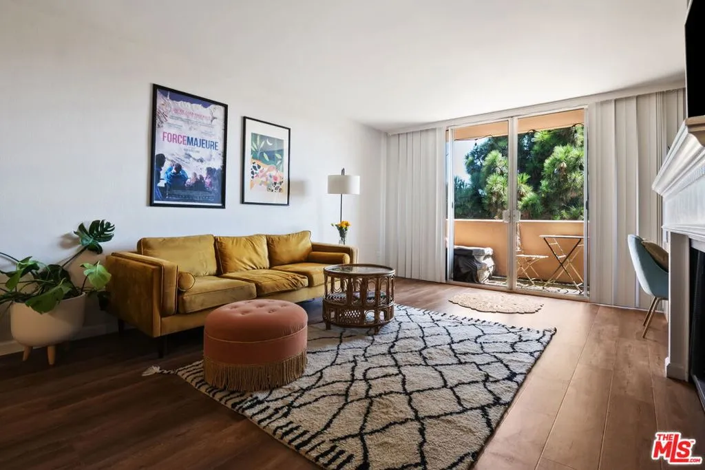 Los Angeles, California 90057, United States, 1 Bedroom Bedrooms, ,1 BathroomBathrooms,Residential,Active,226869