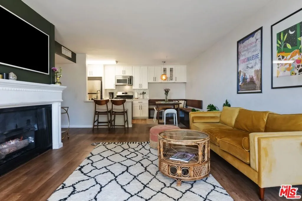 Los Angeles, California 90057, United States, 1 Bedroom Bedrooms, ,1 BathroomBathrooms,Residential,Active,226869