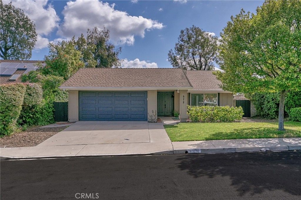 Photo of 572 Los Vientos Dr, Newbury Park, CA 91320 (MLS # SR25232659)