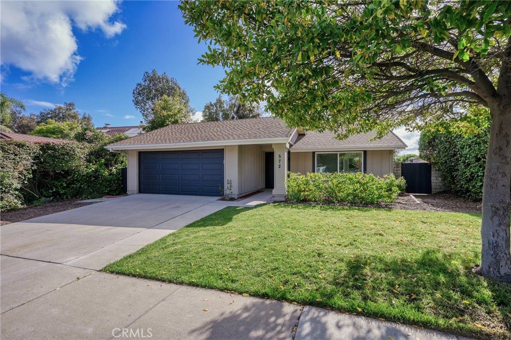 Photo of 572 Los Vientos Dr, Newbury Park, CA 91320 (MLS # SR25232659)