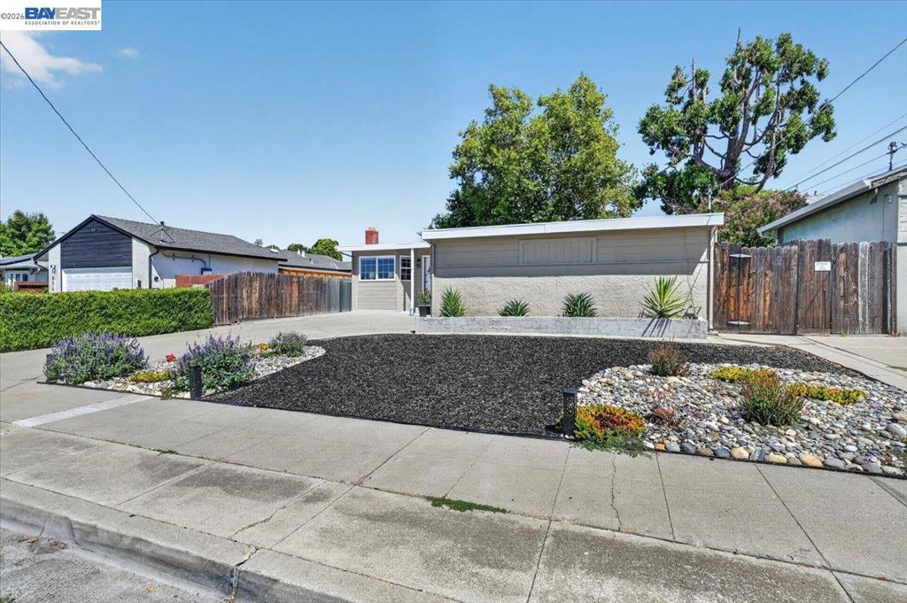982 Ventura Ave
