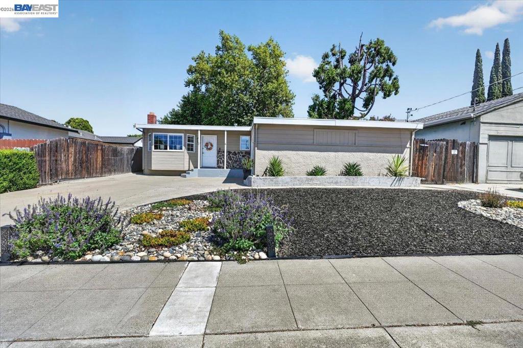 982 Ventura Ave