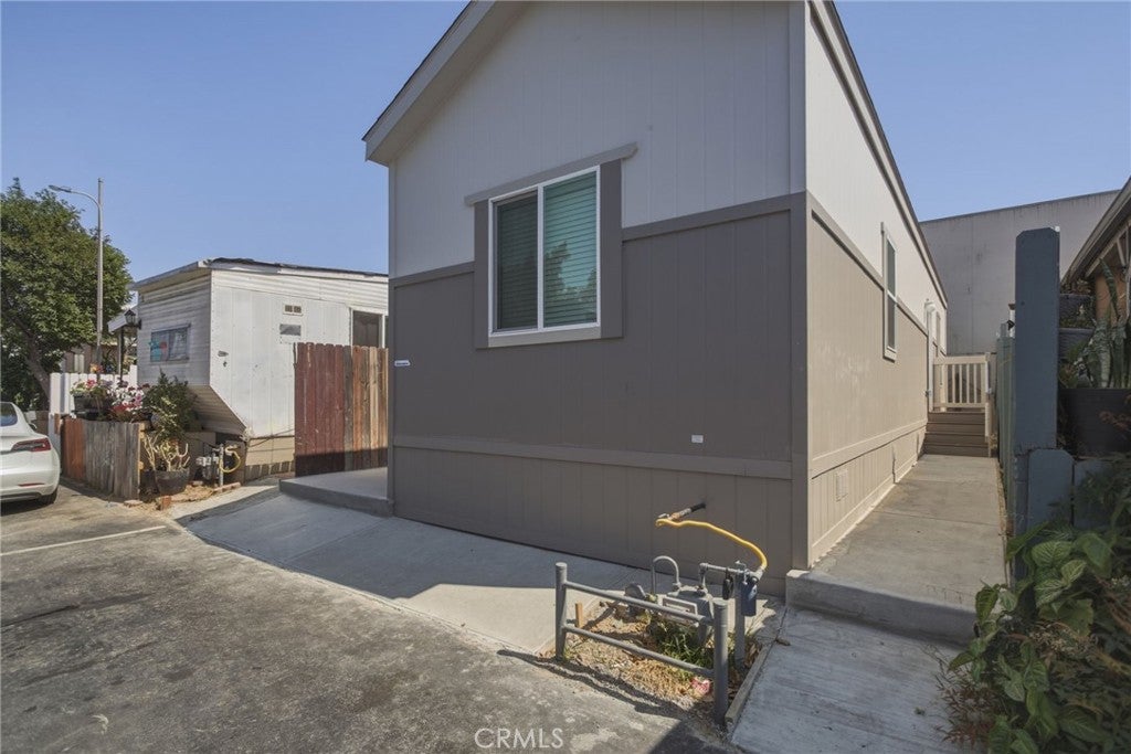 7650 Balboa Boulevard 27