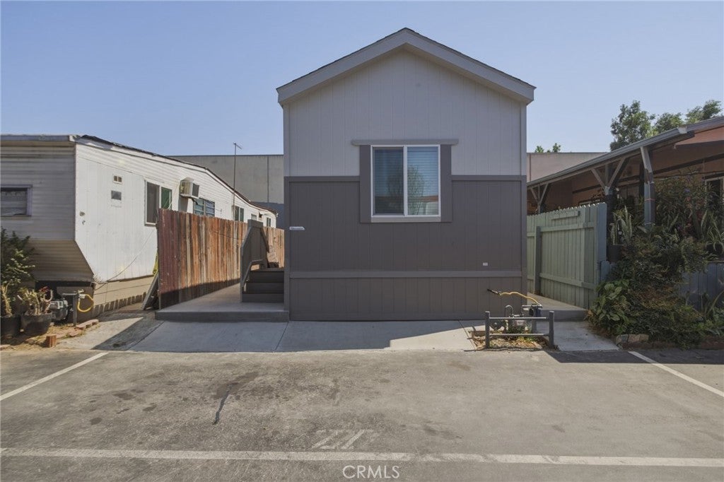 7650 Balboa Boulevard 27