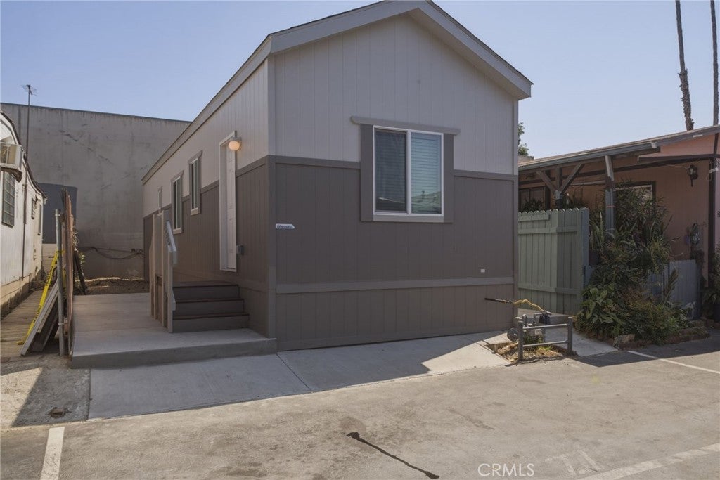 7650 Balboa Boulevard 27