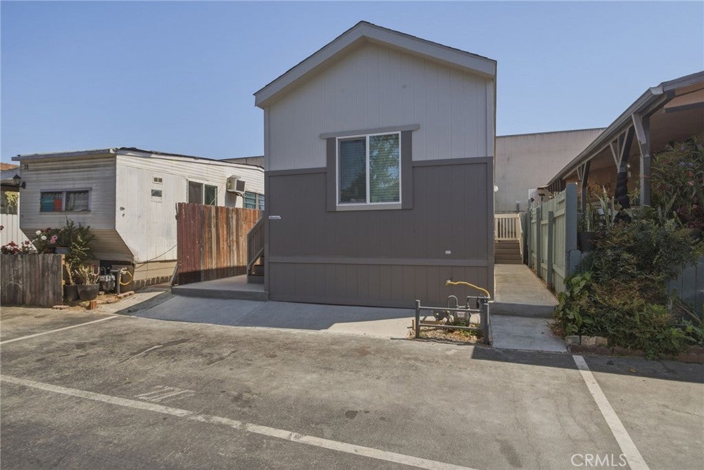 7650 Balboa Boulevard 27