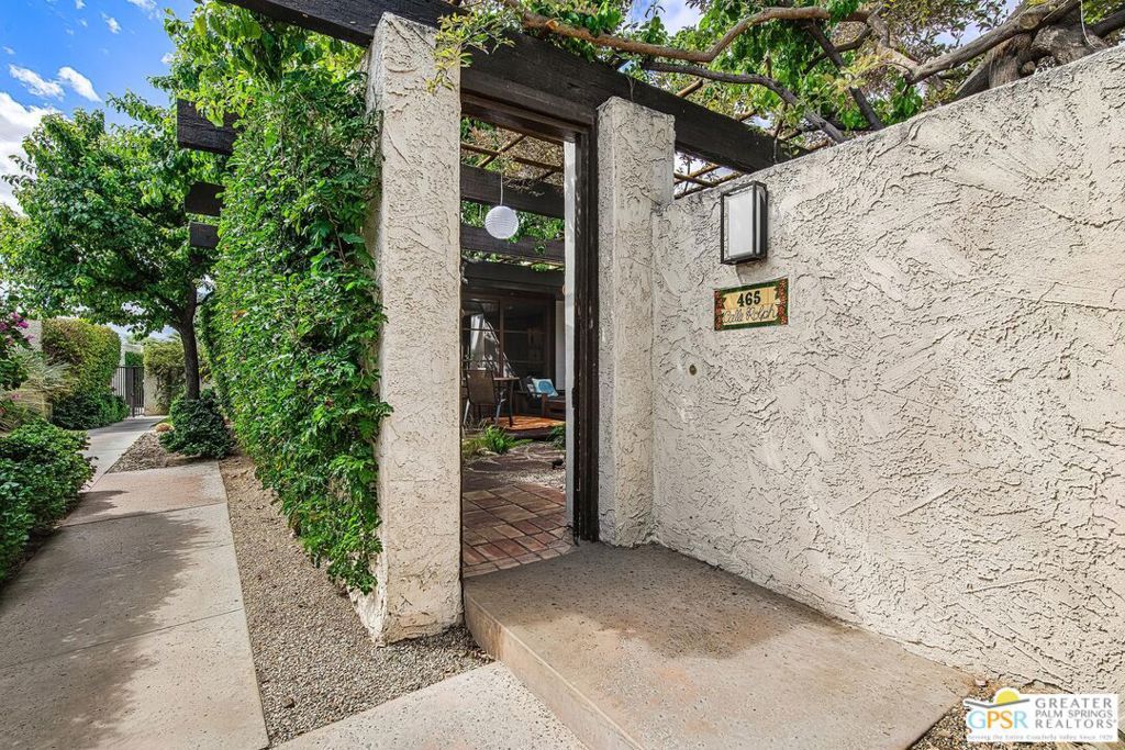 Photo of 465 N Calle Rolph, Palm Springs, CA 92262 (MLS # 26749889PS)