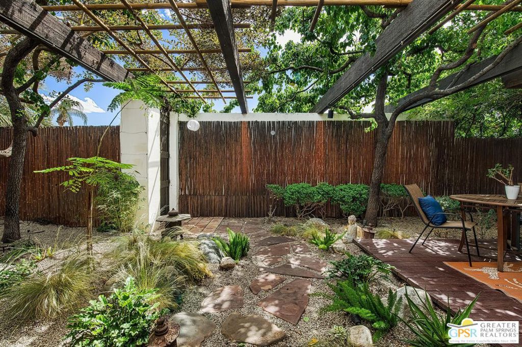 Photo of 465 N Calle Rolph, Palm Springs, CA 92262 (MLS # 26749889PS)