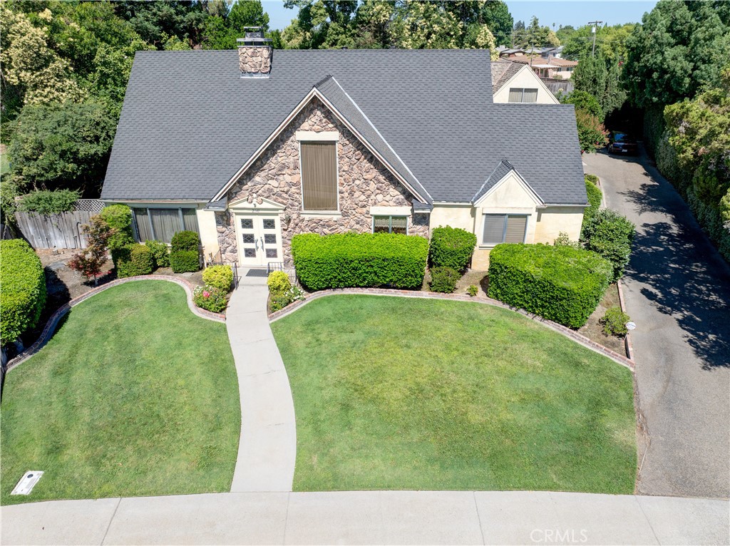 Welcome Home! This one of a kind 3 bedroom 3 bathroom home sits on a large lot and is built for indoor comfort and outdoor entertaining. With a spacious layout, unique features and a built in outdoor BBQ area, this home is ready for gatherings, relaxation and year round enjoyment. Call me today for a private viewing!